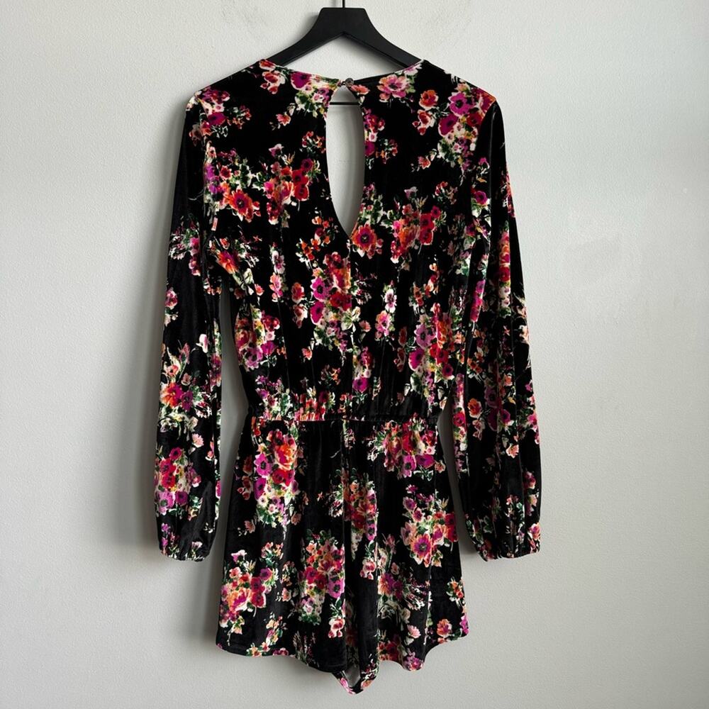 Show Me Your Mumu Kelsey Velvet Floral Romper Size Medium - Picture 7 of 11